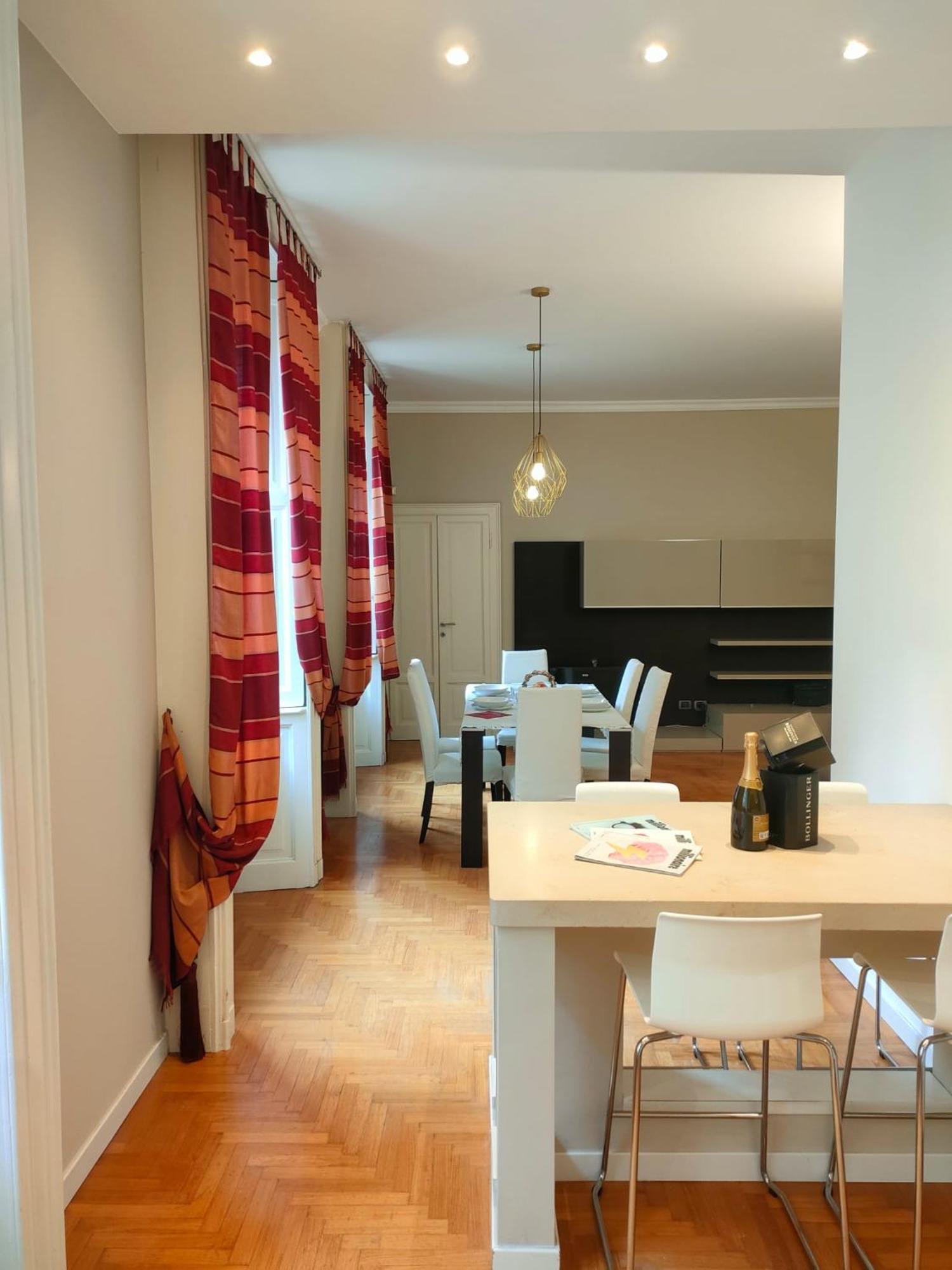 Apartment Esclusive & Elegant Loft, Duomo 10 Minutes Milan